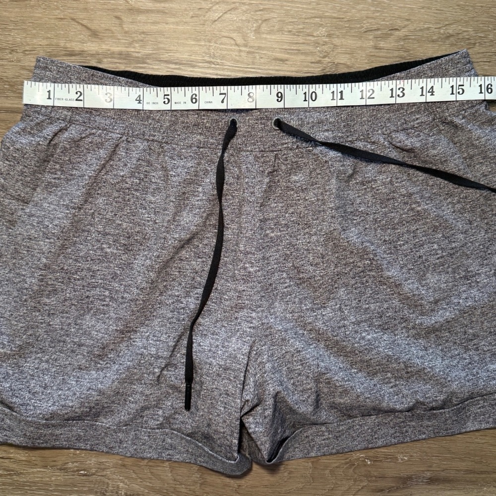 Lululemon On the Fly Short Heathered Gray Luxtreme W7ANHS Size 10 - Picture 8 of 9
